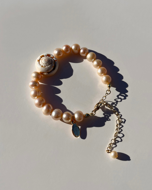 The Neptune Shell Freshwater Pearls Bracelet - Blush