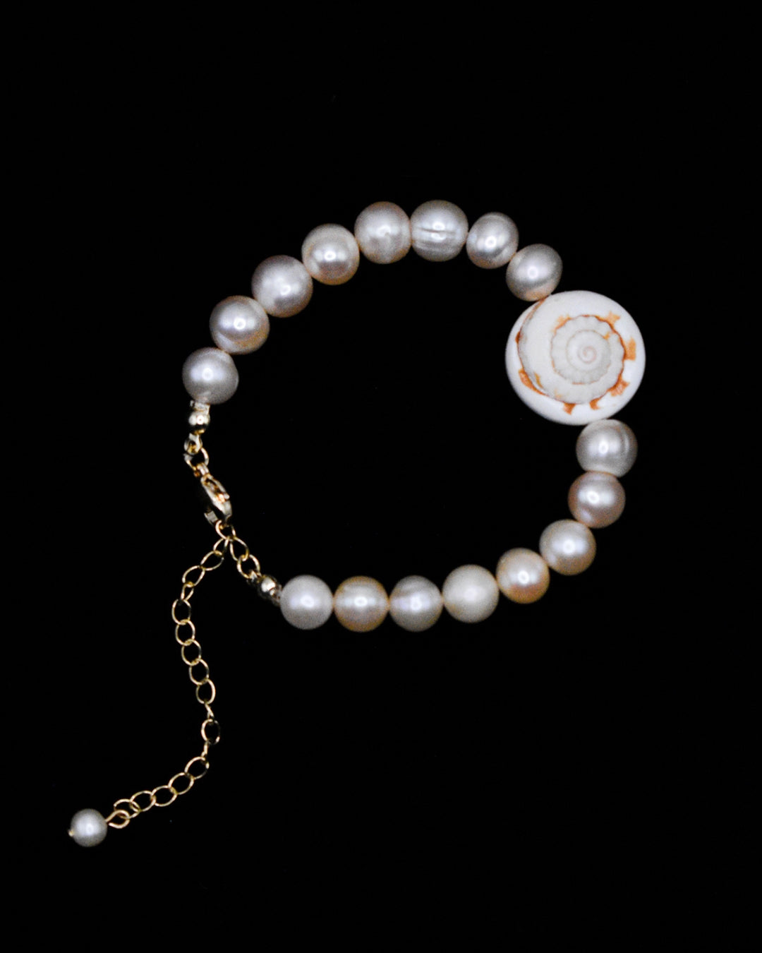 The Neptune Shell Freshwater Pearls Bracelet - Blush