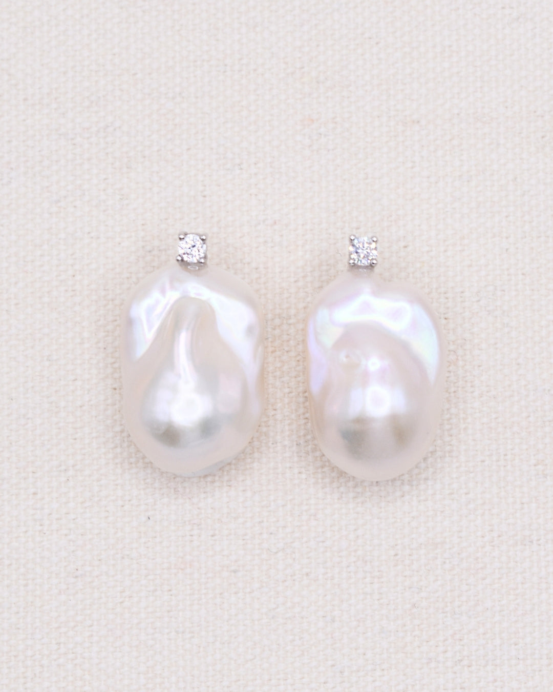 The Veo Freshwater Pearl Earrings