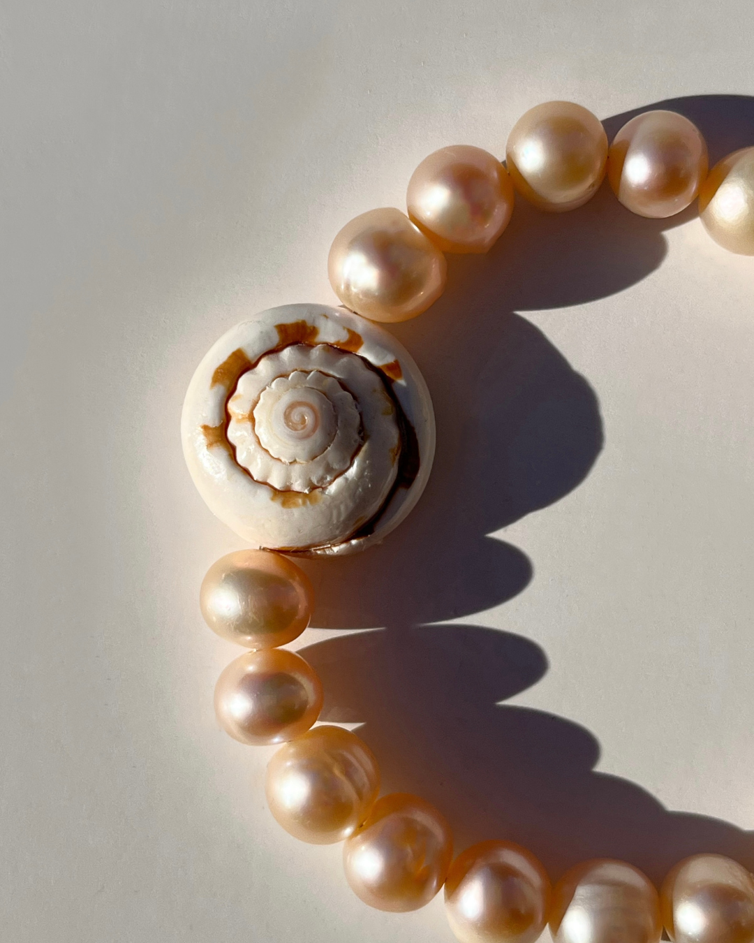 The Neptune Shell Freshwater Pearls Bracelet - Blush