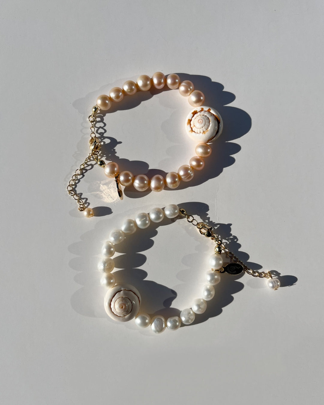 The Neptune Shell Freshwater Pearls Bracelet - Ivory
