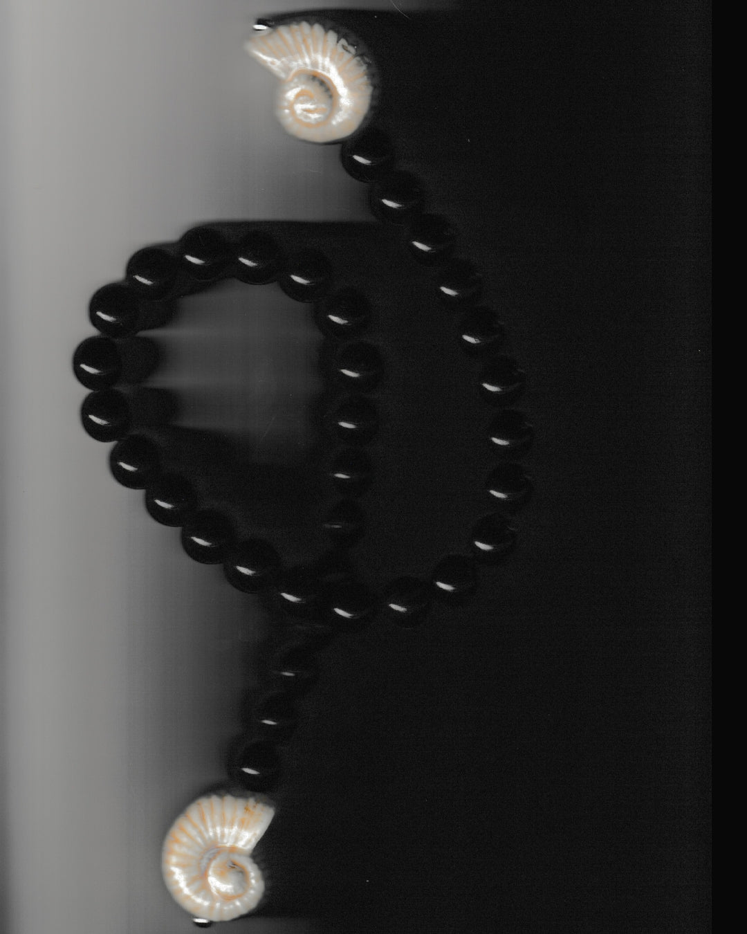 The Concha Shell Bag Charm - Midnight